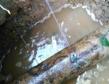 恩阳楼顶渗水维修公司分享下地暖漏水的原因及检测方法。